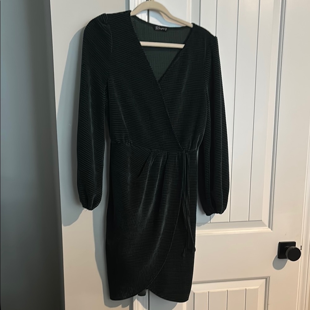 Simplee Black Long Sleeve Dress